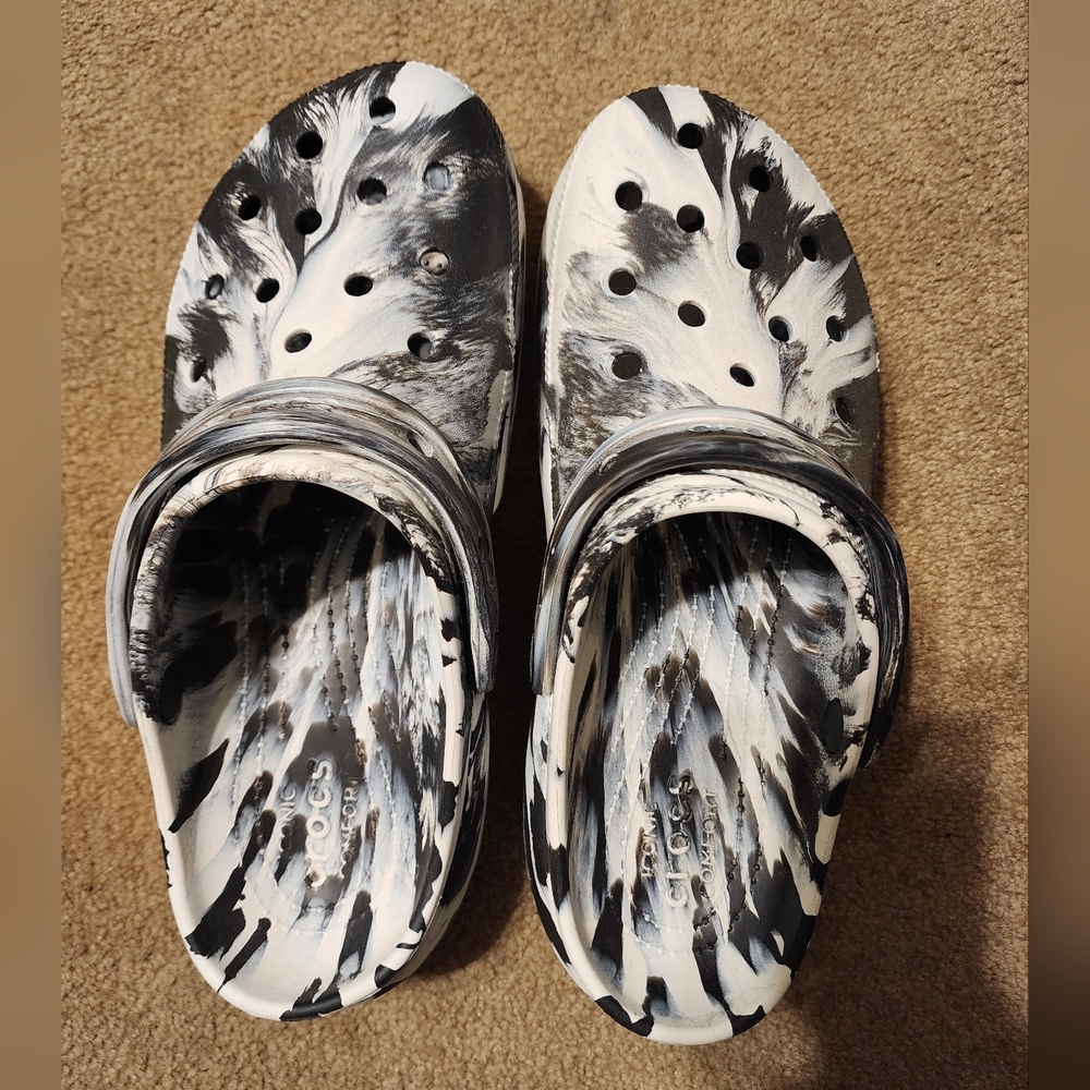 NWOT Size 11 Women's Marbelized Platform CROCS
